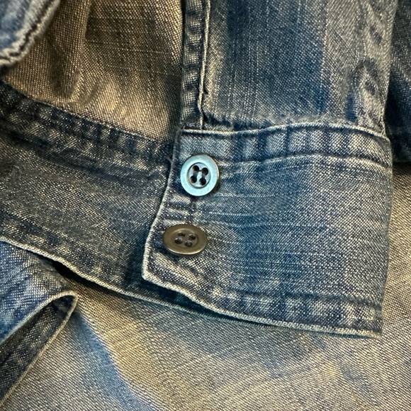 The Fisher Project Chambray Shirt Women M Blue Denim High Low Coastal Minimal - Picture 7 of 7